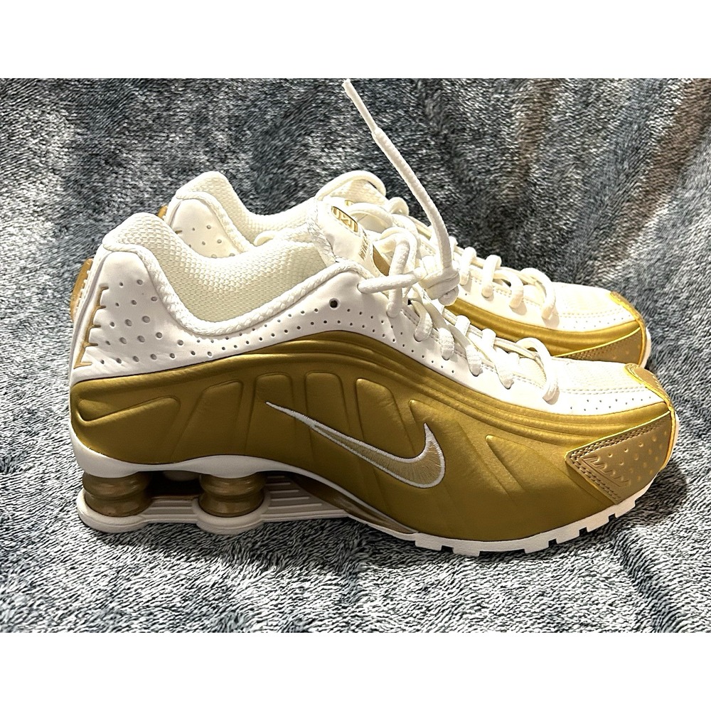Nike Shox R4 Metallic Gold  AR3565-010 Size 7 - Women's